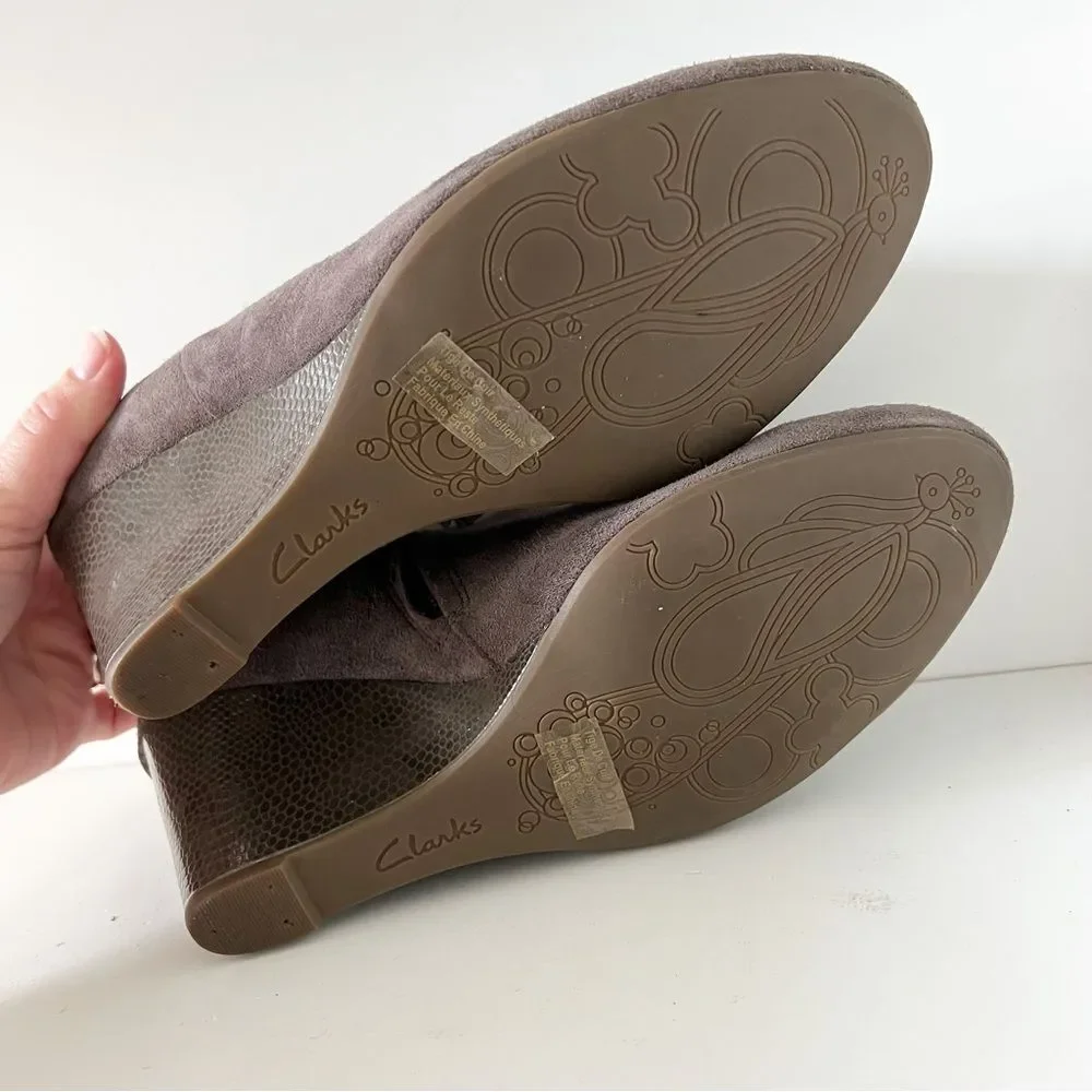 Clarks Artisan Brown Leather Suede Booties Wedge Size 9.5 Zippered Ankle